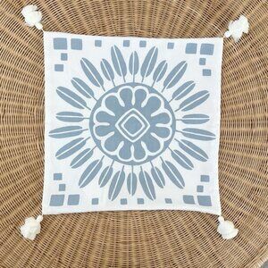 NEW Serena & Lily Campania Medallion Outdoor Pillow Cover (20” SQ)-Coastal Blue